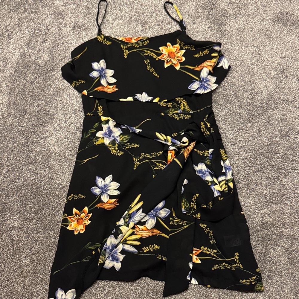 Lush floral mini Dress - feminine and flowy